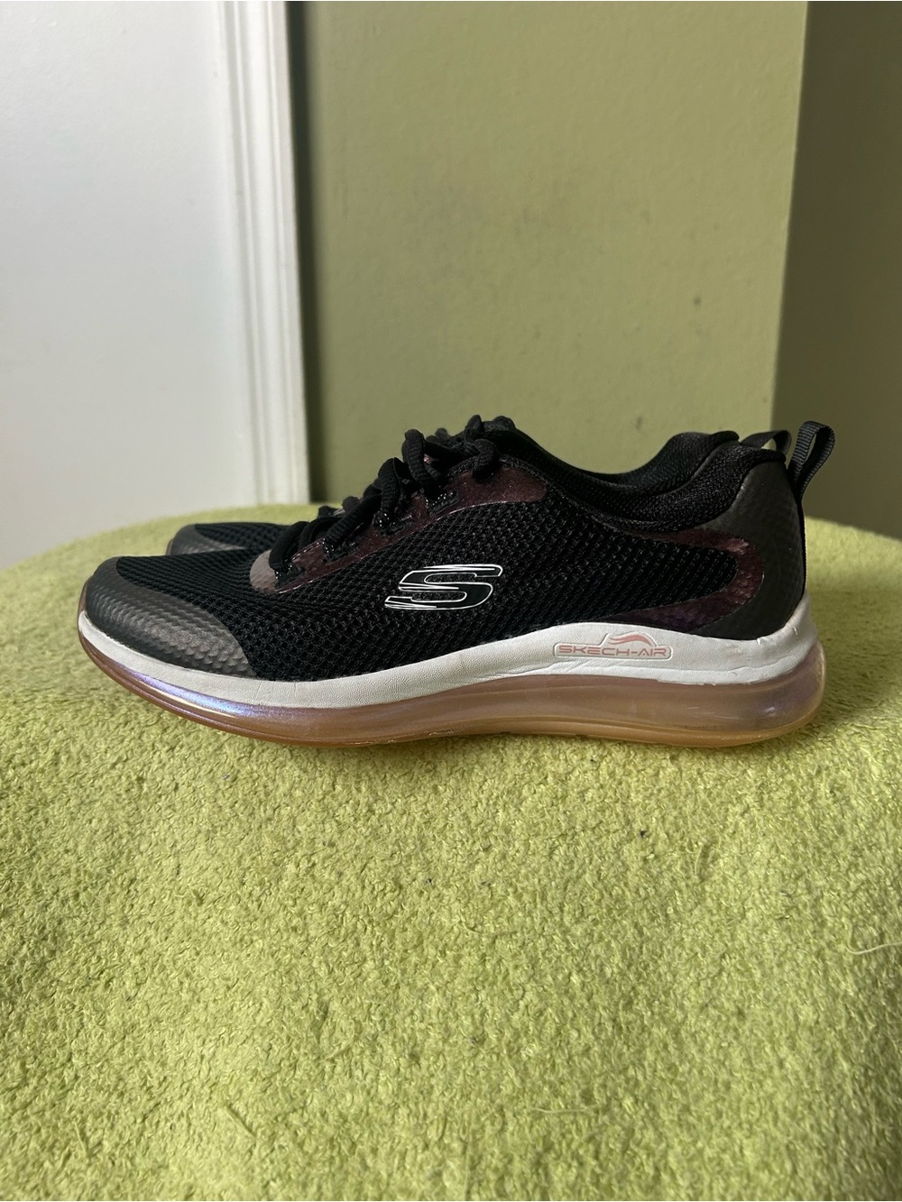 Skechers Women’s Black with Maroon Accent Athletic Air-Cushion Sneaker